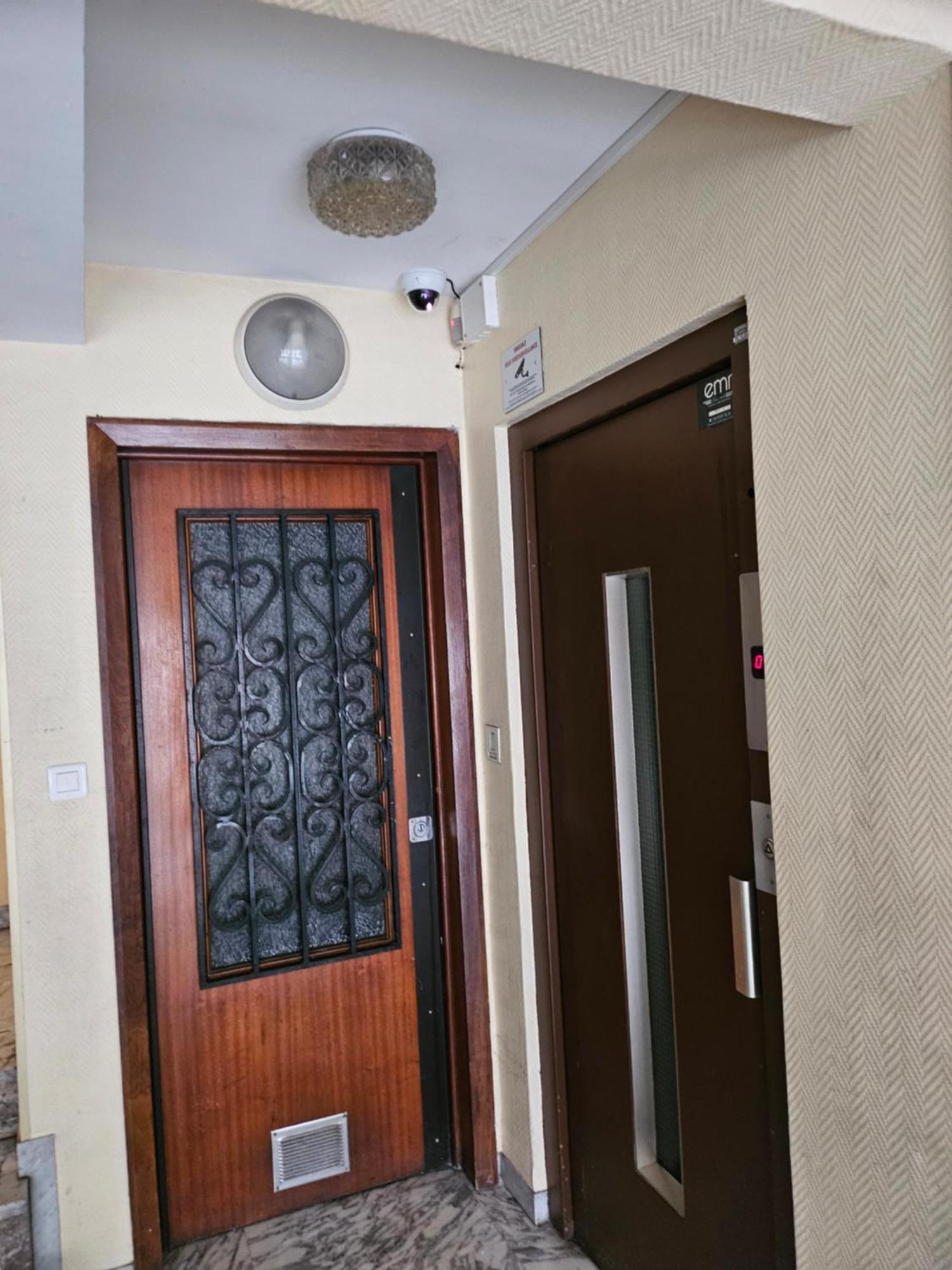 Charment Studio Apartment Nisa Exterior foto
